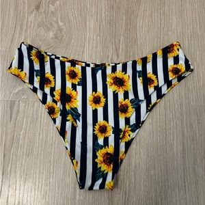 Striped sunflower bikini 🌻👙